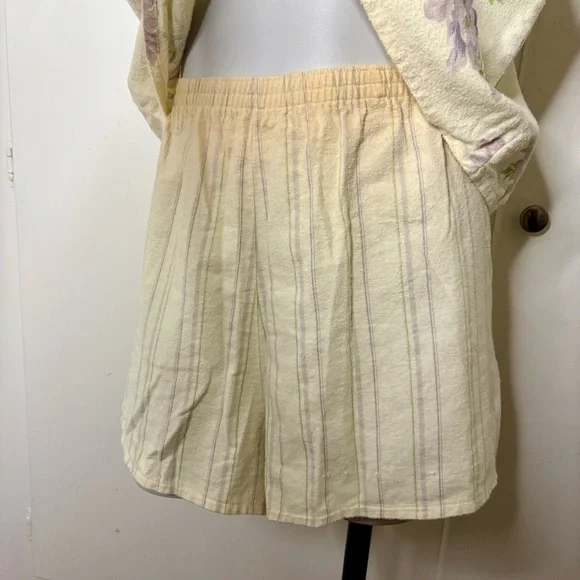 Vintage 80s Laura Adams Pale Yellow Floral Flannel Pajama Set Crop Tank Shorts - Picture 3 of 12